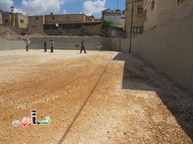 كفرقاسم : اتمام الترميمات المدرسية وتزفيت ملعب العمرية بحضور رئيس البلدية المحامي عادل بدير 